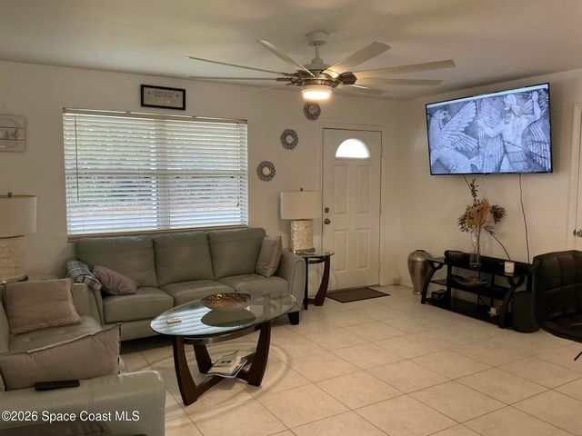 872 Autumn Street SE, Palm Bay, FL 32909