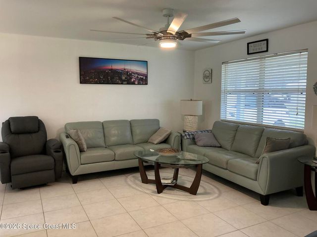 872 Autumn Street SE, Palm Bay, FL 32909