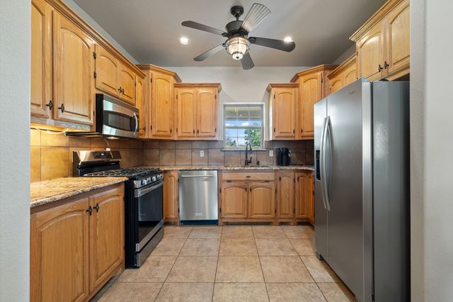 247 County Road 4519, Wolfe City, TX 75496