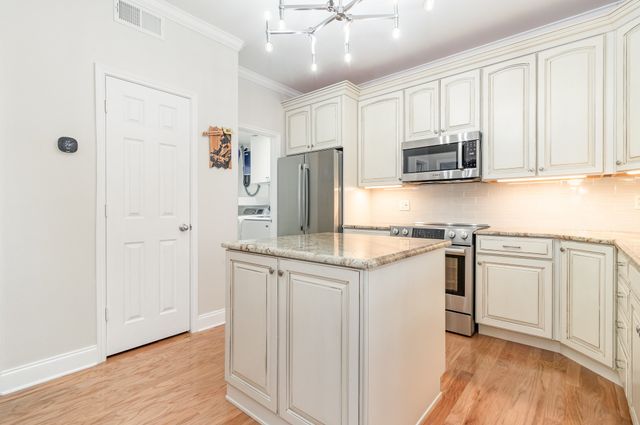 2800 Keller Springs Road 8C, Carrollton, TX 75006