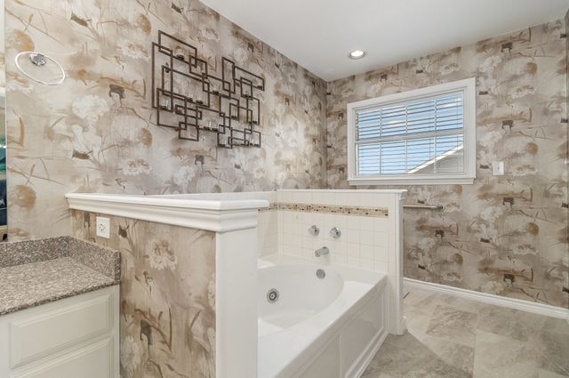 2800 Keller Springs Road 8C, Carrollton, TX 75006