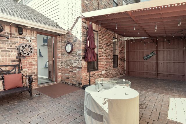 2800 Keller Springs Road 8C, Carrollton, TX 75006