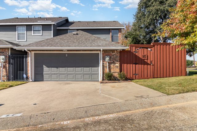 2800 Keller Springs Road 8C, Carrollton, TX 75006