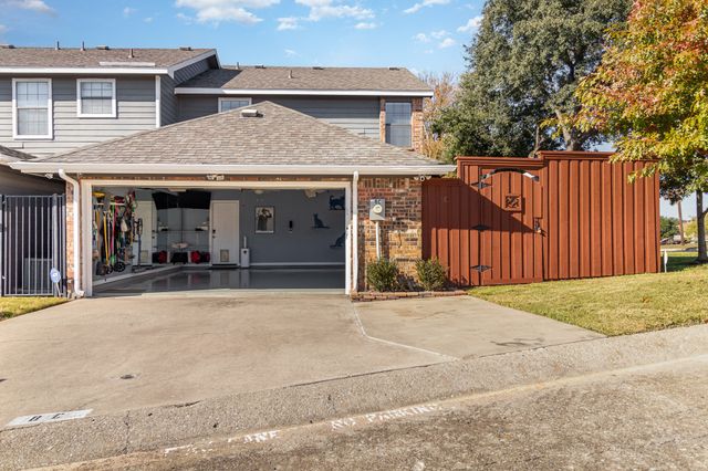 2800 Keller Springs Road 8C, Carrollton, TX 75006
