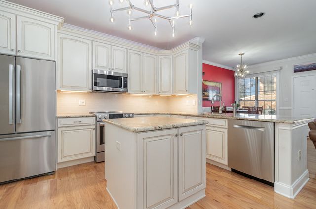 2800 Keller Springs Road 8C, Carrollton, TX 75006