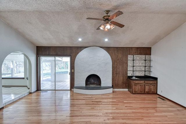 1609 E Post Oak Road, Norman, OK 73072
