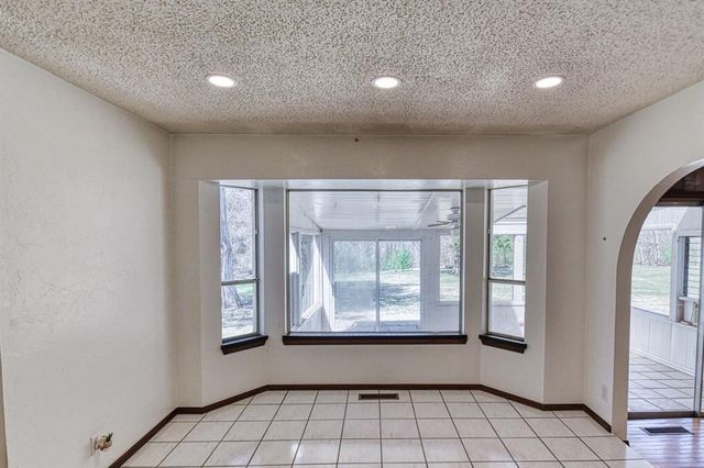 1609 E Post Oak Road, Norman, OK 73072