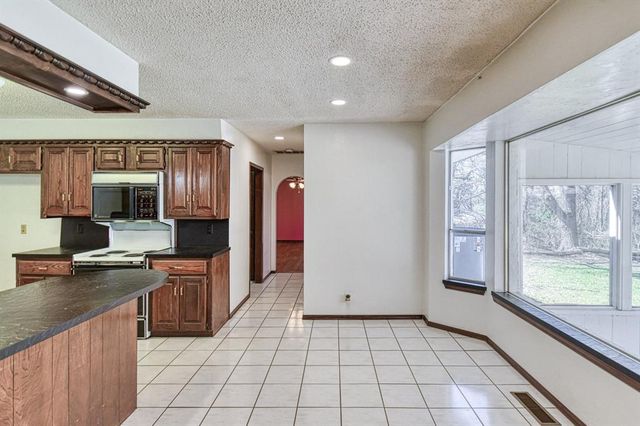 1609 E Post Oak Road, Norman, OK 73072