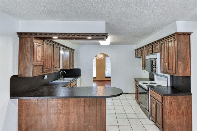 1609 E Post Oak Road, Norman, OK 73072