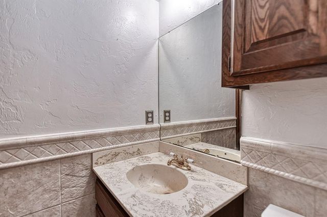 1609 E Post Oak Road, Norman, OK 73072