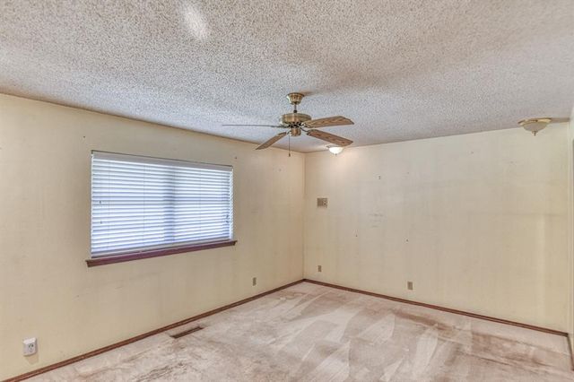 1609 E Post Oak Road, Norman, OK 73072