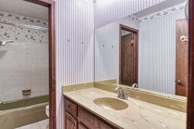 1609 E Post Oak Road, Norman, OK 73072