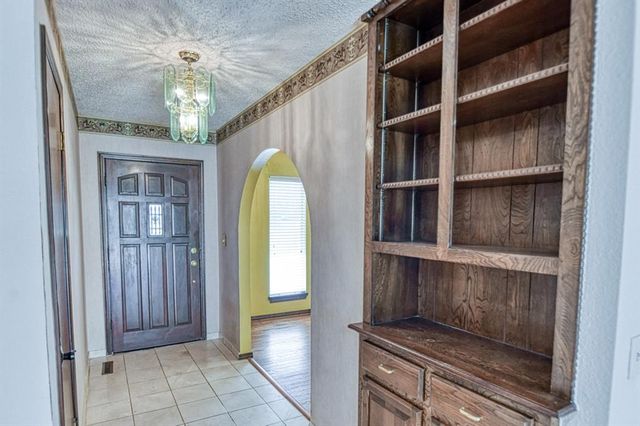 1609 E Post Oak Road, Norman, OK 73072