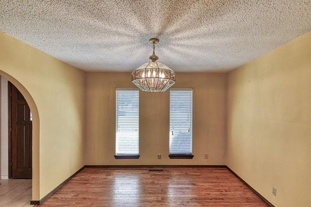 1609 E Post Oak Road, Norman, OK 73072