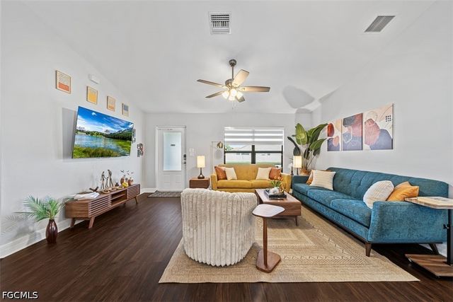 522 NE Van Loon LN, Cape Coral, FL 33909