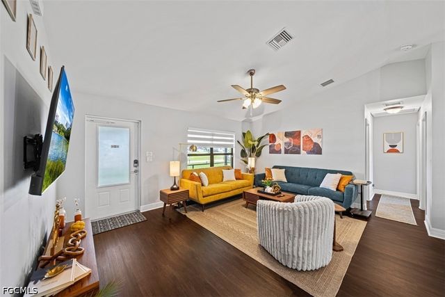 522 NE Van Loon LN, Cape Coral, FL 33909
