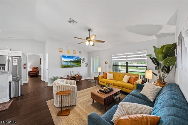 522 NE Van Loon LN, Cape Coral, FL 33909