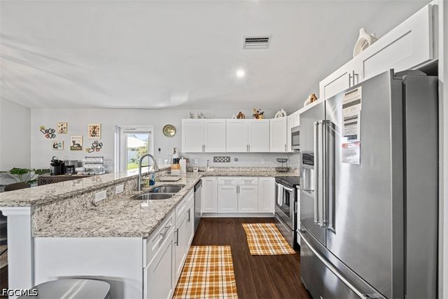 522 NE Van Loon LN, Cape Coral, FL 33909