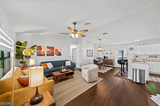 522 NE Van Loon LN, Cape Coral, FL 33909