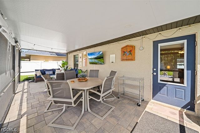 522 NE Van Loon LN, Cape Coral, FL 33909