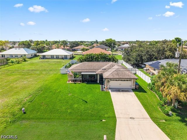 522 NE Van Loon LN, Cape Coral, FL 33909