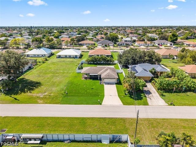 522 NE Van Loon LN, Cape Coral, FL 33909
