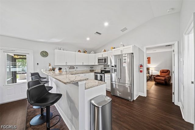 522 NE Van Loon LN, Cape Coral, FL 33909