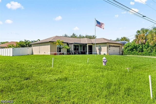 522 NE Van Loon LN, Cape Coral, FL 33909