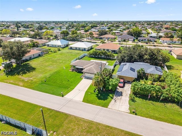 522 NE Van Loon LN, Cape Coral, FL 33909