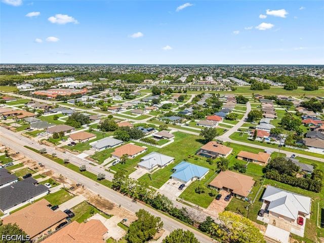 522 NE Van Loon LN, Cape Coral, FL 33909