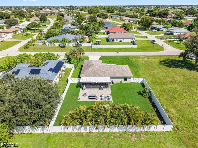 522 NE Van Loon LN, Cape Coral, FL 33909