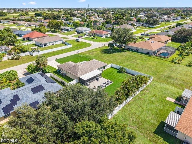 522 NE Van Loon LN, Cape Coral, FL 33909