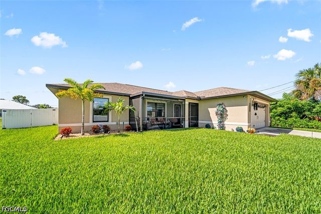 522 NE Van Loon LN, Cape Coral, FL 33909