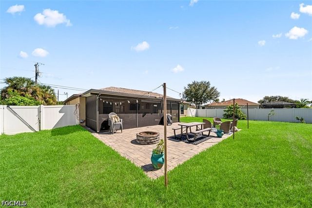 522 NE Van Loon LN, Cape Coral, FL 33909