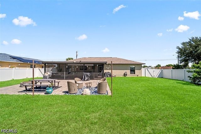 522 NE Van Loon LN, Cape Coral, FL 33909