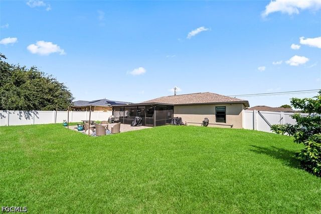 522 NE Van Loon LN, Cape Coral, FL 33909