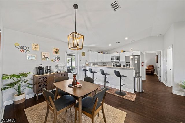 522 NE Van Loon LN, Cape Coral, FL 33909