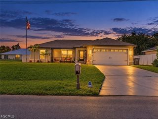 522 NE Van Loon LN, Cape Coral, FL 33909