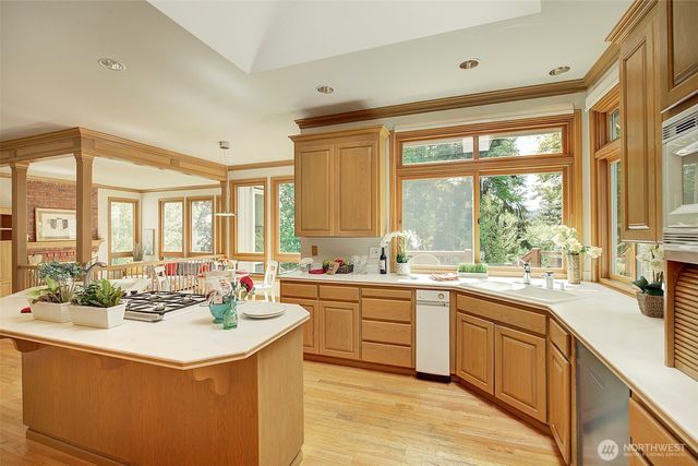 2439 196th Avenue SE, Sammamish, WA 98075