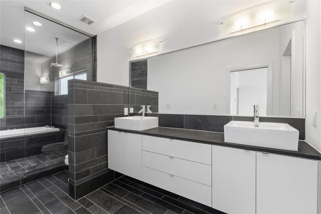 112 Byrne Street C, Houston, TX 77009