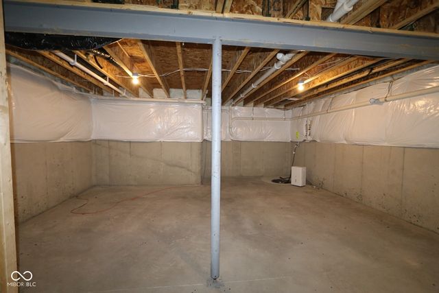 6363 Sailmaker Drive, Mccordsville, IN 46055