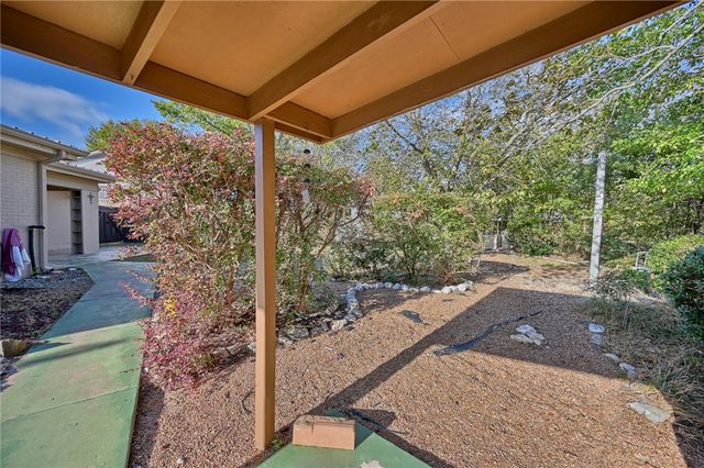 1006 Top Hill, Brenham, TX 77833