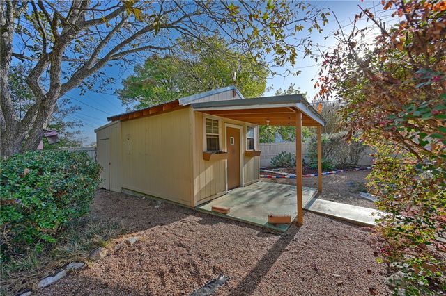 1006 Top Hill, Brenham, TX 77833