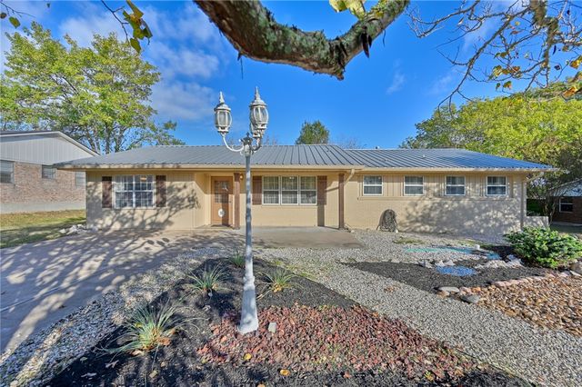 1006 Top Hill, Brenham, TX 77833