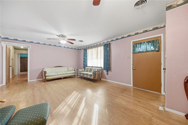 1006 Top Hill, Brenham, TX 77833