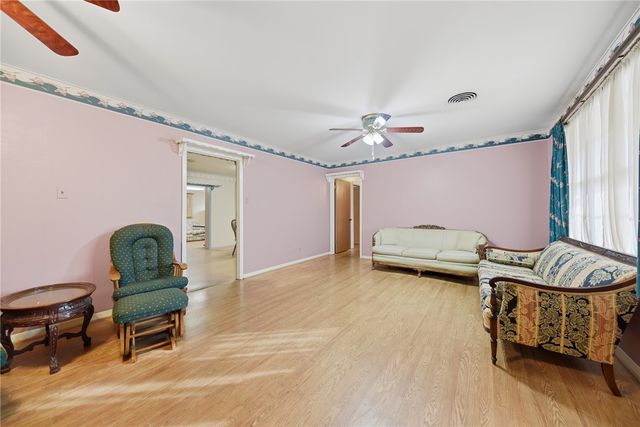 1006 Top Hill, Brenham, TX 77833