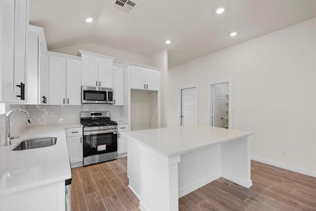 13210 Hayden Peak Drive, Iowa Colony, TX 77583