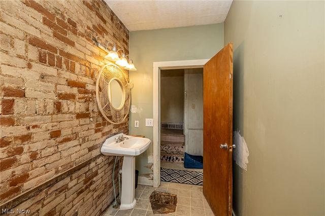 514 Reno Drive, Louisville, OH 44641