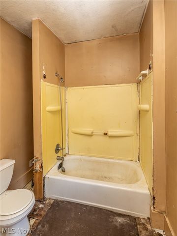 514 Reno Drive, Louisville, OH 44641