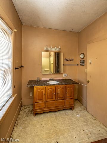 514 Reno Drive, Louisville, OH 44641